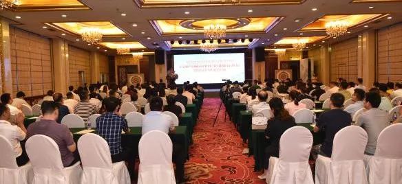 “佰”里挑一成良师，“骏”杰层出润无声